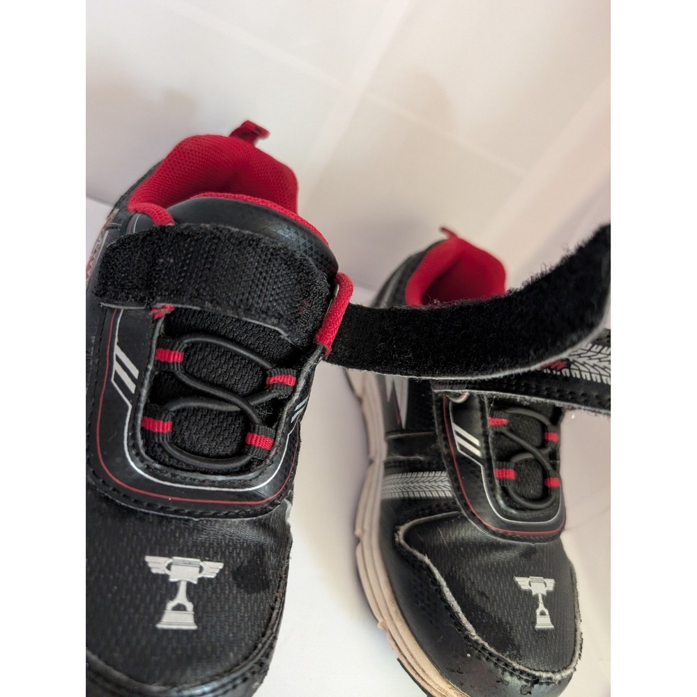 Lightning McQueen Boys Sneakers Shoes Sz 11 Light Up Cars 95 Racing Black Red - Picture 14 of 16